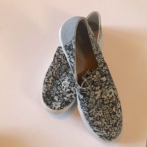 Toms with Velcro close